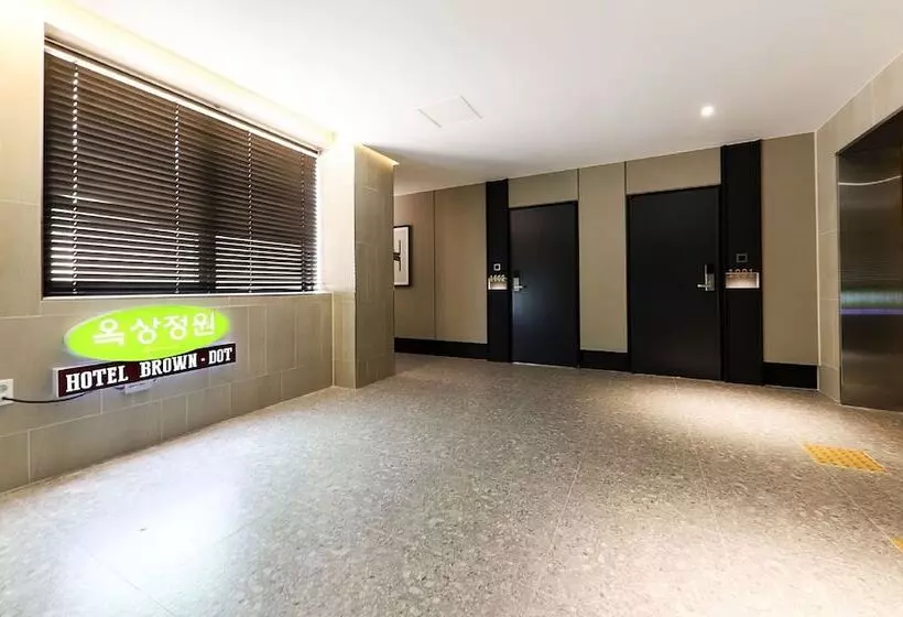 Brown Dot Hotel Jungja Beach