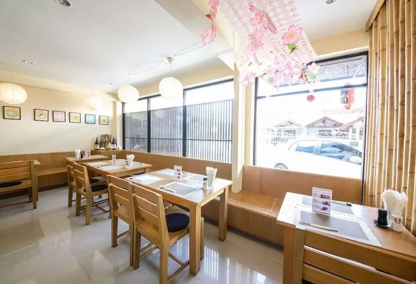 هتل Aoi Apartment By Oyo Rooms