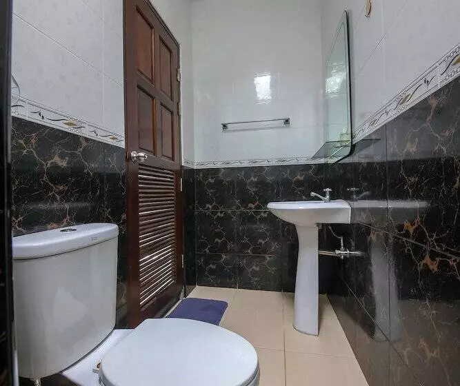 هتل Aoi Apartment By Oyo Rooms