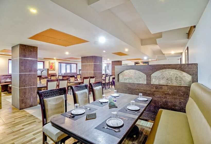 Отель Capital O 43238 The Taj Regency