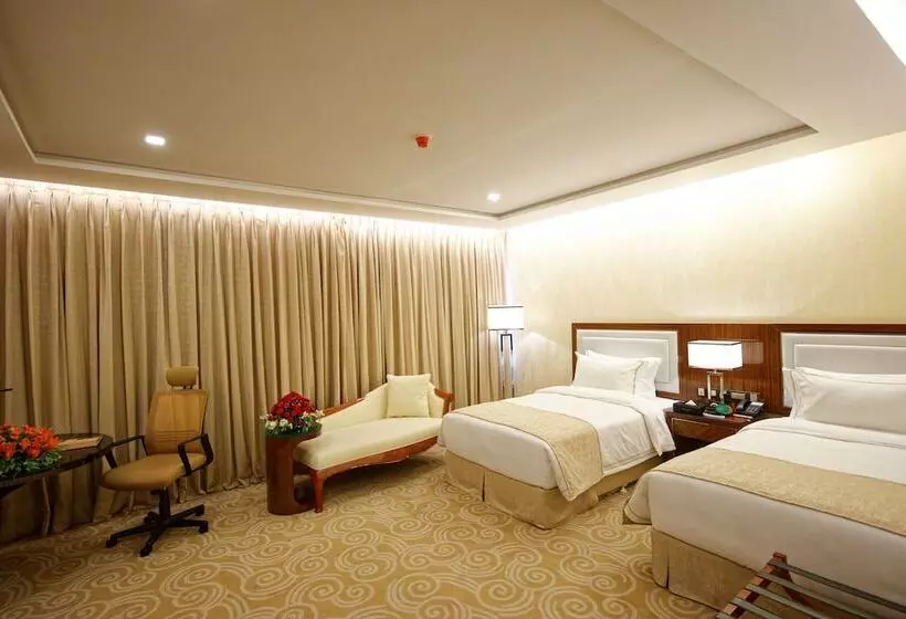 هتل Royal Swiss Lahore