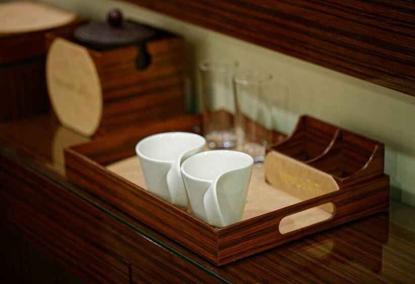 هتل Royal Swiss Lahore