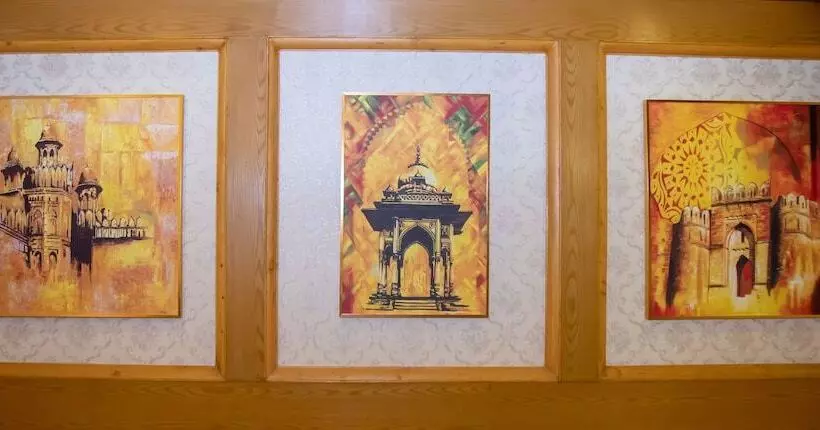 هتل Royal Swiss Lahore