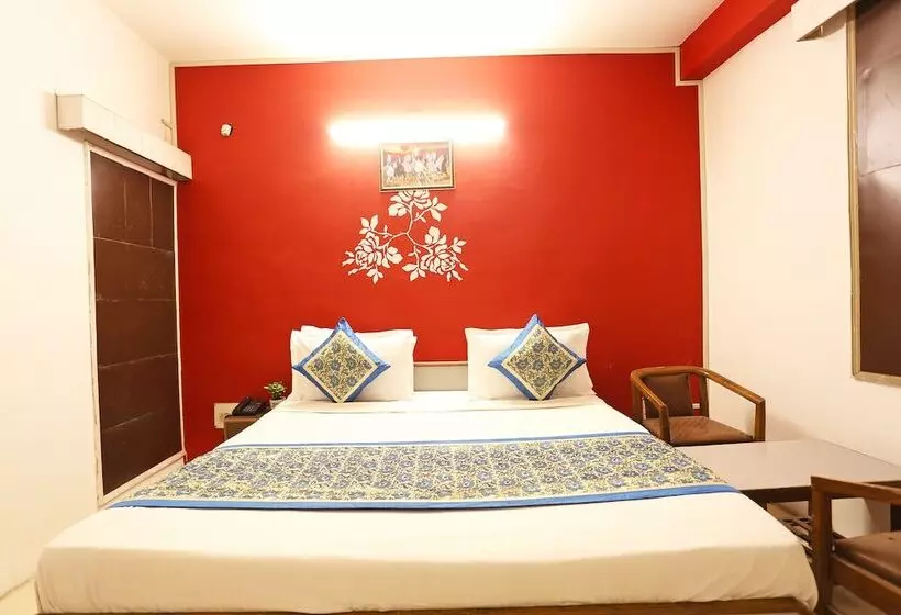 Spot On 35573 Hotel Classic