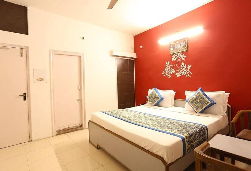 Spot On 35573 Hotel Classic