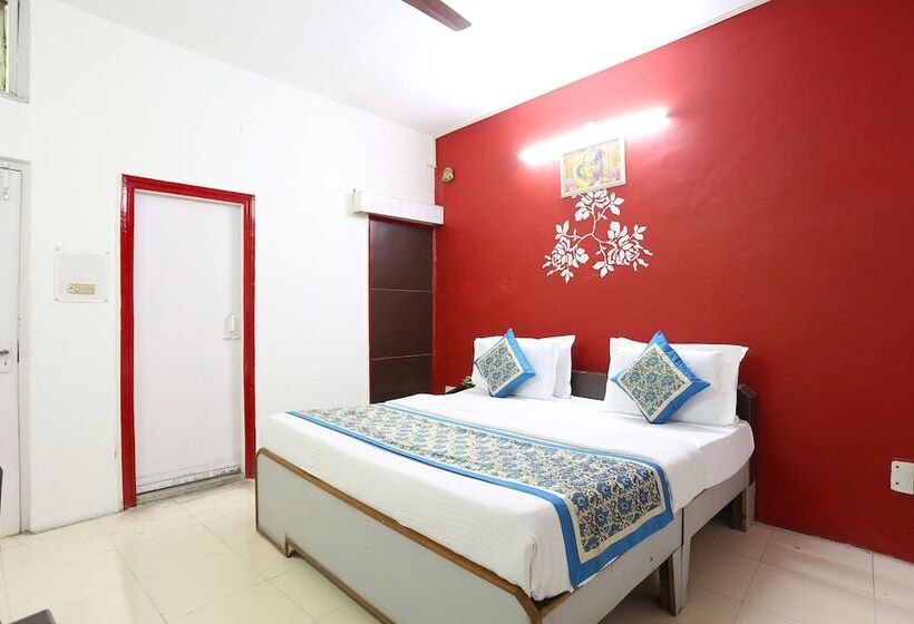 Spot On 35573 Hotel Classic