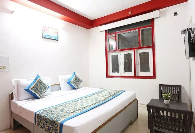 Spot On 35573 Hotel Classic