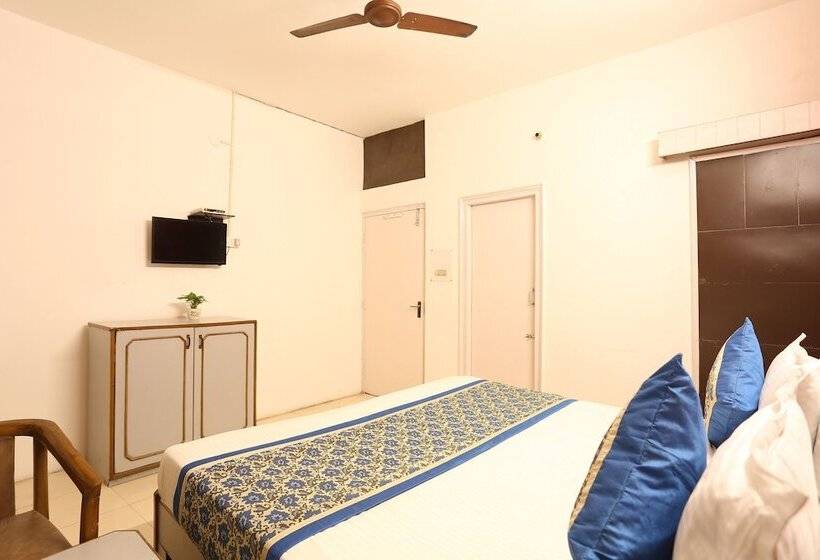 Spot On 35573 Hotel Classic