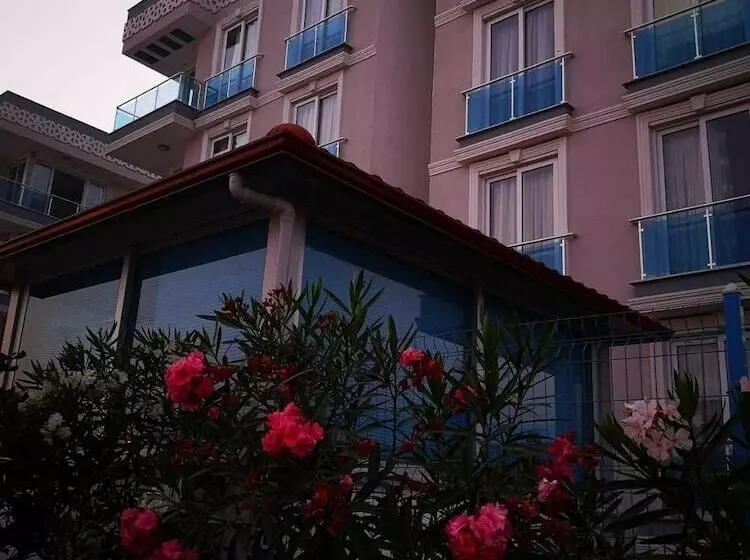 Cemre Apart