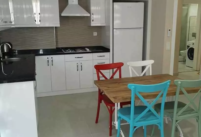 Cemre Apart