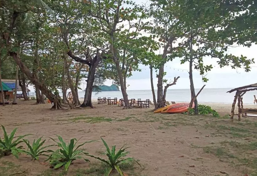 Hotelli Koh Jum Delight Beach