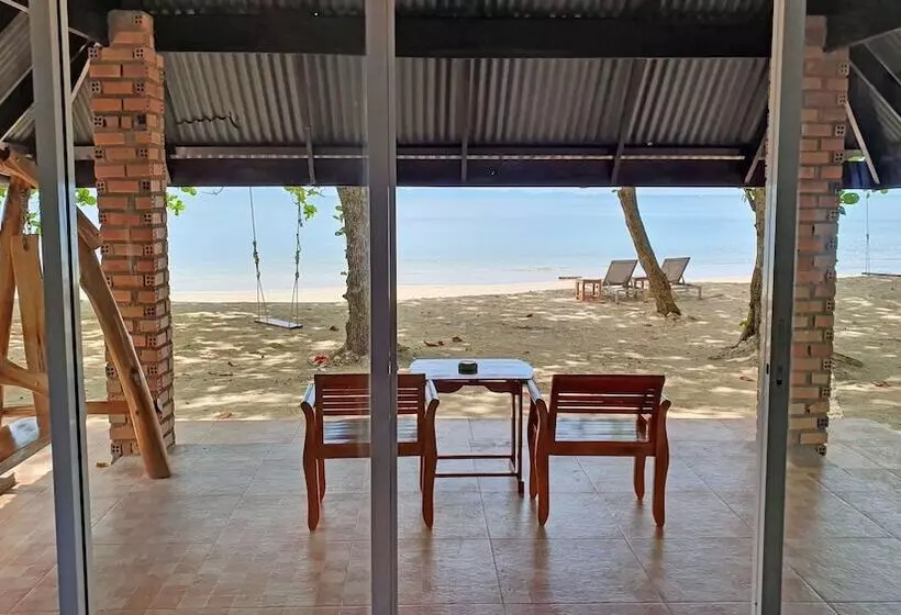 Hotelli Koh Jum Delight Beach