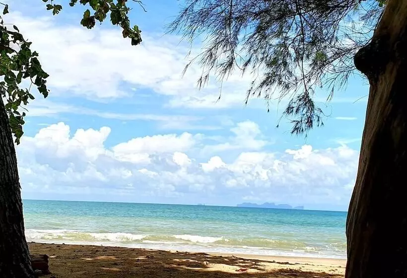 Hotelli Koh Jum Delight Beach