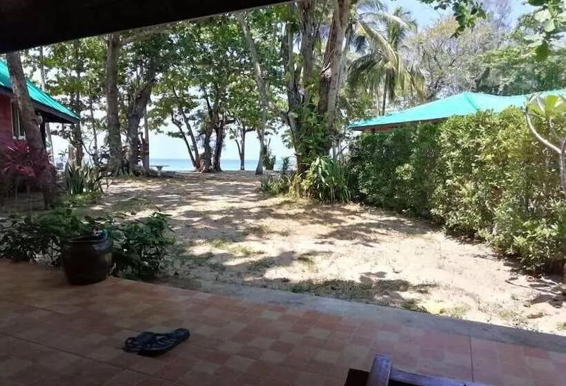 Hotelli Koh Jum Delight Beach