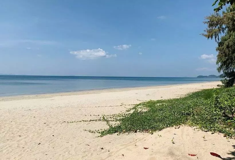 Hotelli Koh Jum Delight Beach