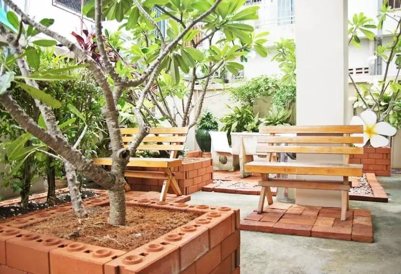 ホテル Natcha Apartment&condo