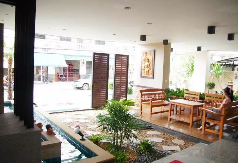 ホテル Natcha Apartment&condo