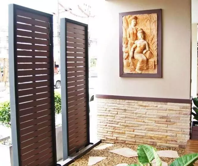 ホテル Natcha Apartment&condo