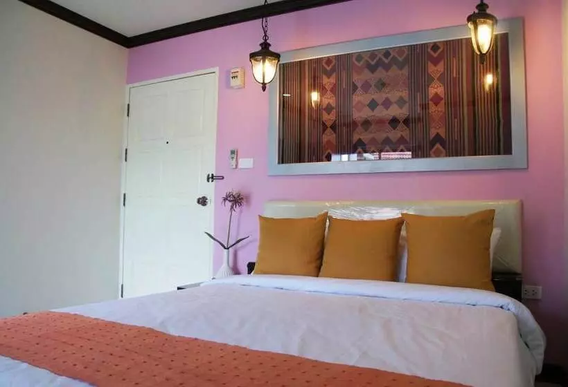 ホテル Natcha Apartment&condo