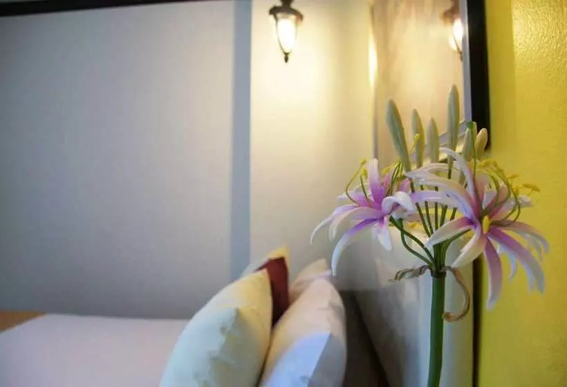 ホテル Natcha Apartment&condo