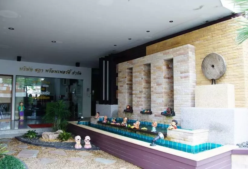ホテル Natcha Apartment&condo