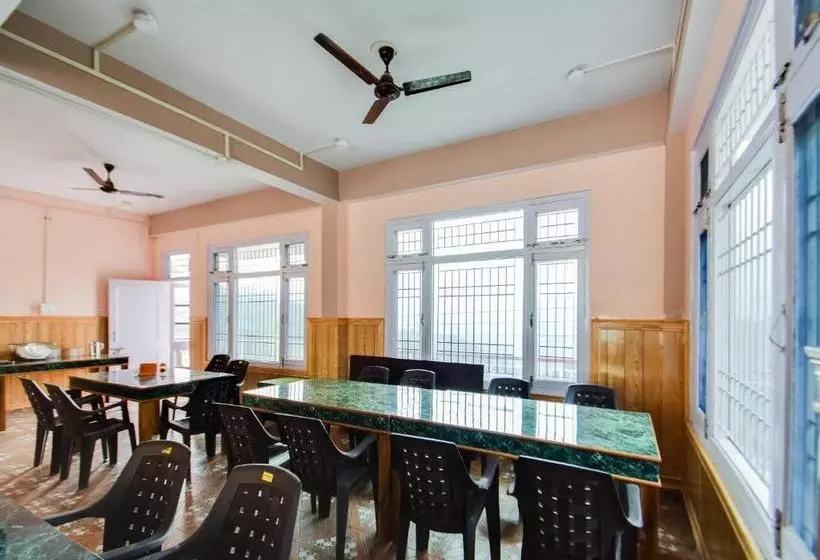 هتل The Pine Stay By Oyo Rooms