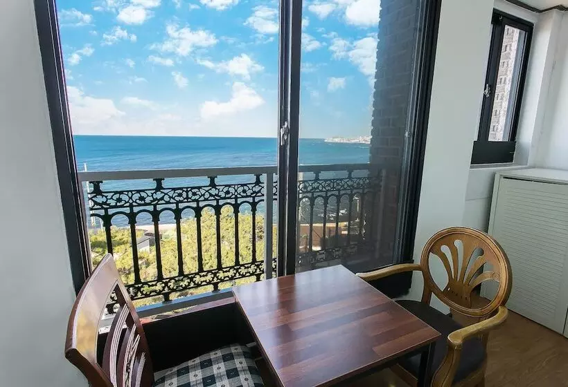 Jeju Aewol Pension On The Sea