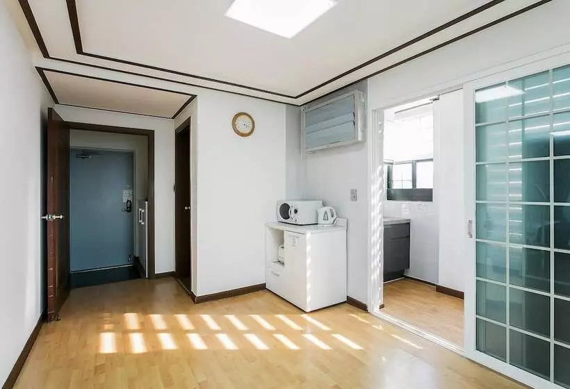 Jeju Aewol Pension On The Sea
