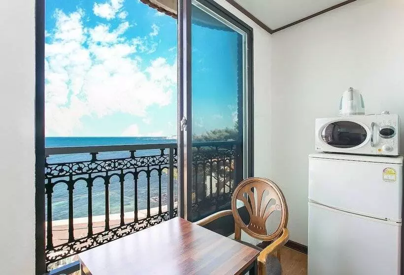 Jeju Aewol Pension On The Sea