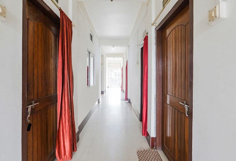 Spot On 47105 Hotel Hornbill