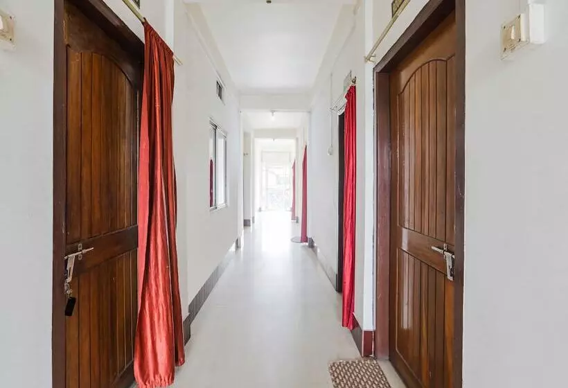 Spot On 47105 Hotel Hornbill