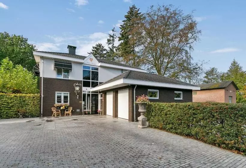 Hotelli Garni Villa Arrisja