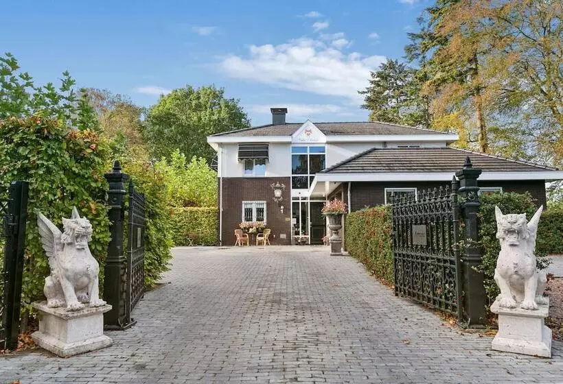 Hotelli Garni Villa Arrisja