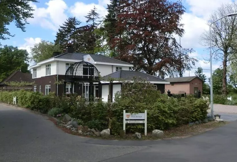 Hotelli Garni Villa Arrisja