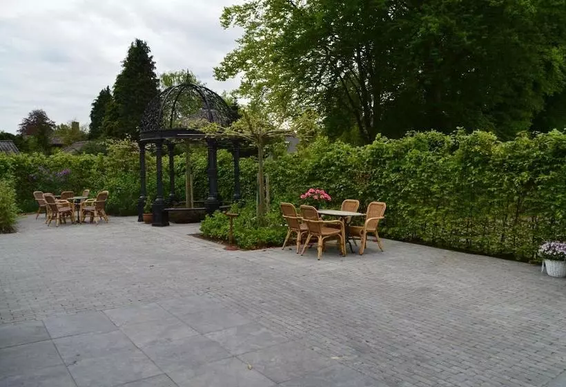 Hotelli Garni Villa Arrisja