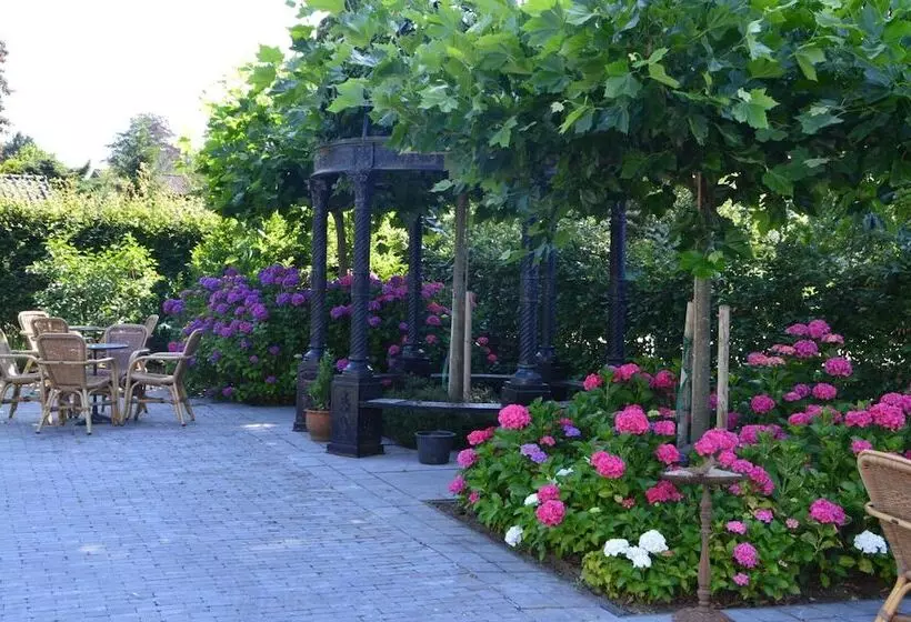 Hotelli Garni Villa Arrisja