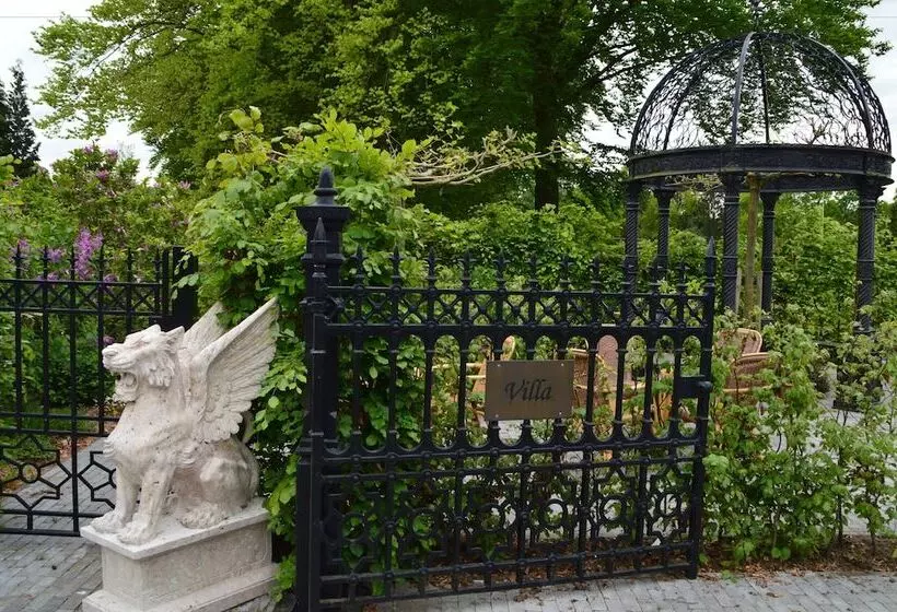 Hotelli Garni Villa Arrisja