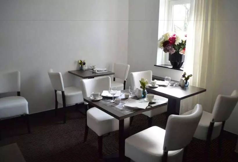 Hotelli Garni Villa Arrisja