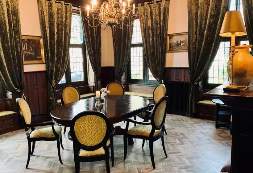 ホテル Kasteel De Essenburgh