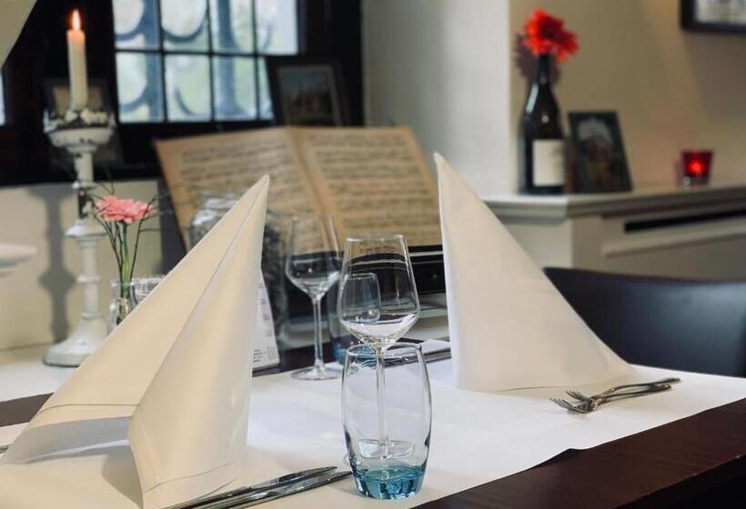 فندق Kasteel De Essenburgh