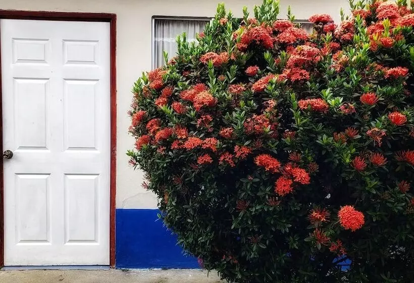 Aamiaismajoitus (B&B) Saltish Hotel & Villas