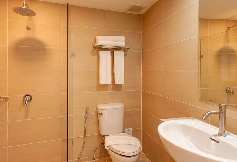 هتل B2 Nakhon Si Thammarat Premier