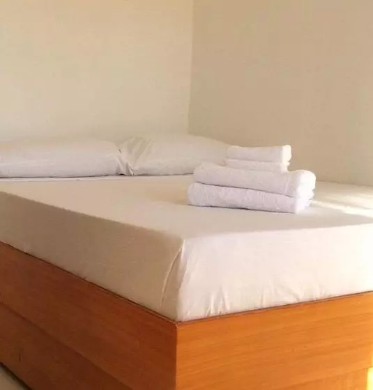 Hotelli Cherry S Courtyard  Nacpan