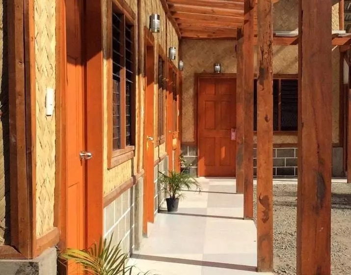 Hotelli Cherry S Courtyard  Nacpan
