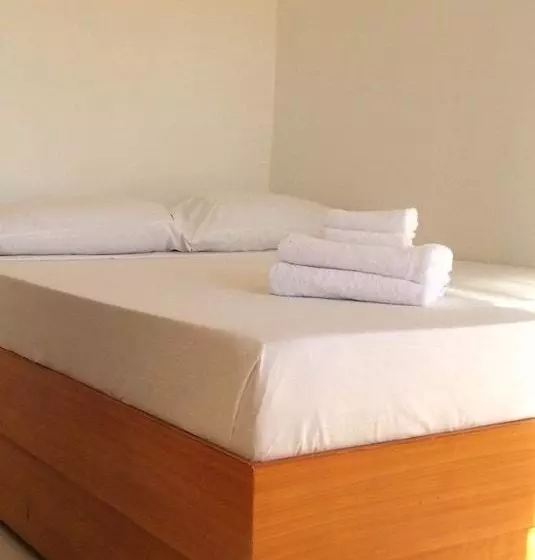 Hotelli Cherry S Courtyard  Nacpan