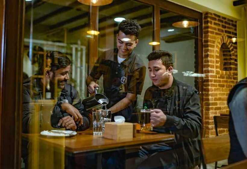 هتل Traditional Stay