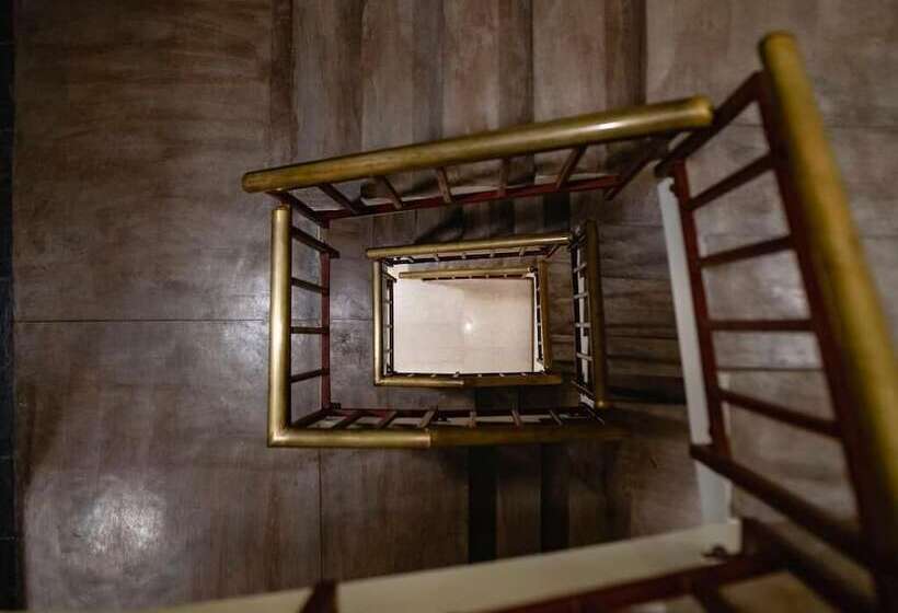 هتل Traditional Stay