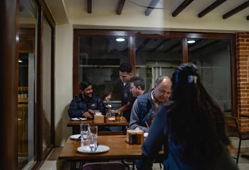 هتل Traditional Stay