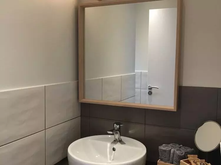 Majatalo Le Jardin Des 4m