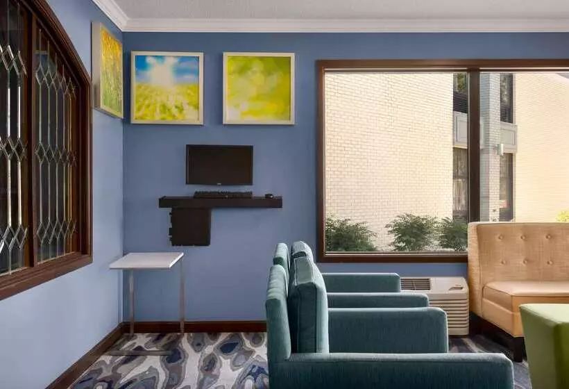 فندق Days Inn & Suites By Wyndham Merrillville